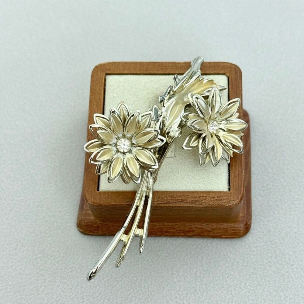 Vintage Elegance: Silver & Gold Tone Floral Brooch with Crystal Accents